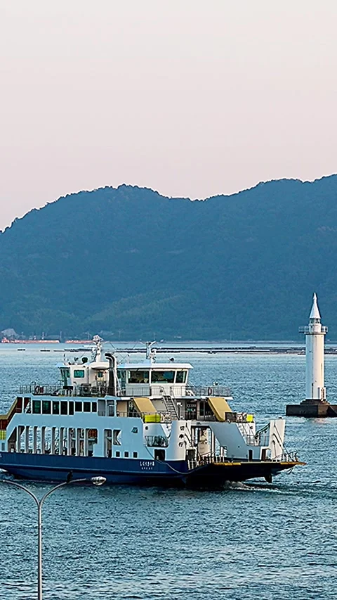 Ferry Departing at Dusk with White Lighthouse and Seto Inland Sea Islands,Verti 库存影片 344440223