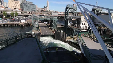 Ferry docking in Seattle Video stock 39412415