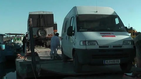 Ferry Egypt to Sudan - Loading the trucks Видео 27149044