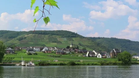 Ferry from Ellenz towards Beilstein at Moselle River. View  스톡 동영상 115175651