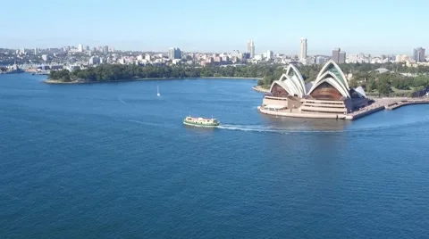 Ferry out front of Sydney Opera House Видео 65482917