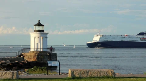 Ferry passes Bug Lighthouse on a summer afternoon - Portland, Maine 스톡 동영상 40740314