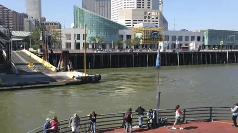 Ferry pulling away from port, New Orleans 스톡 동영상 29878872