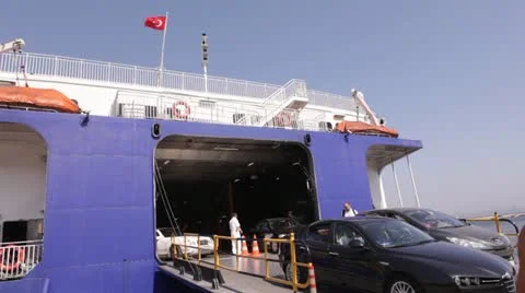Ferry unloading in Bandirma, Turkey Stock-Footage 11339544