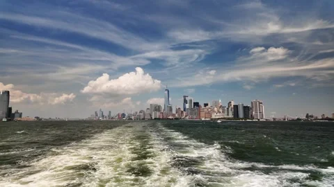 Ferry wake moving away from manhattan skyline Stock Footage 327166746