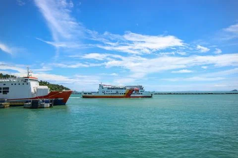Ferryboat loading or unloading by a port pier. Foto stock