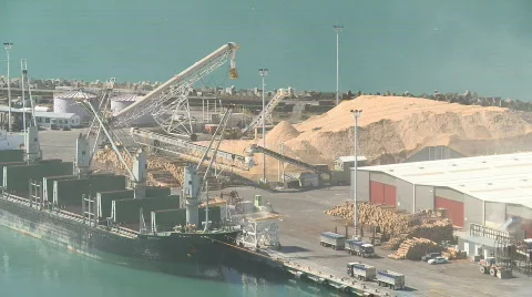 Fertilizer ship discharge timelapse Stock Footage 862622