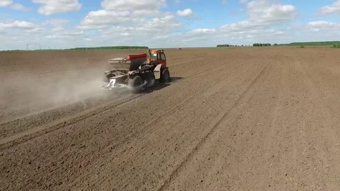Fertilizer spreader Stock Footage 83624431