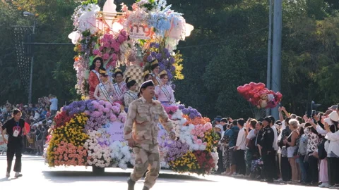 Festival float with waving performers and flowers Vídeo Stock 342401320
