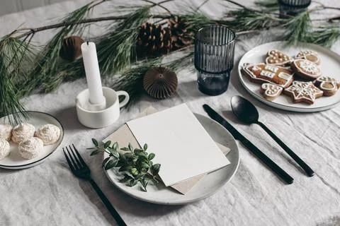 Festive Christmas table setting. Black cutlery, pine tree branch decoration 스톡 사진