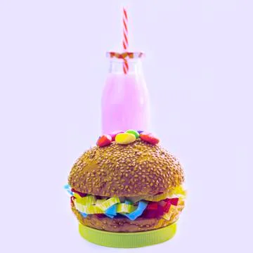 Festive composition drinks snacks holiday hamburger cookie tinsel confetti gi Foto stock