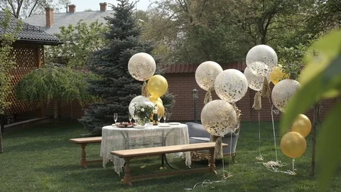 Festive Design Of The Yard. Holiday Table. Vídeos de archivo 108276639
