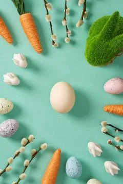 Festive Easter arrangement with eggs, bunnies, willow, carrots and spring d.. Stock Photos