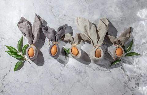 Festive easter background with Easter bunny eggs on linen napkin. Easter de.. Stock Photos