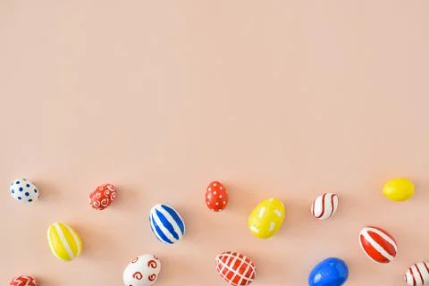 Festive Easter background with Easter eggs beige background Foto stock