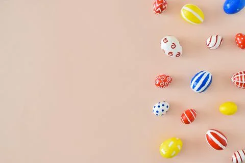 Festive Easter background with Easter eggs beige background Foto stock