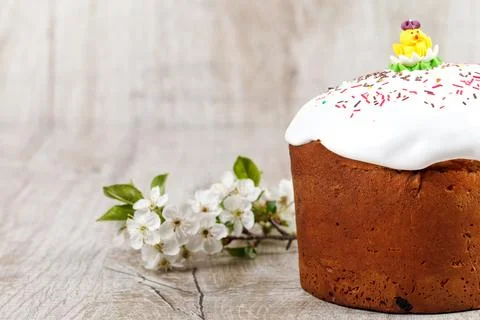 Festive Easter cake on a light background Foto stock