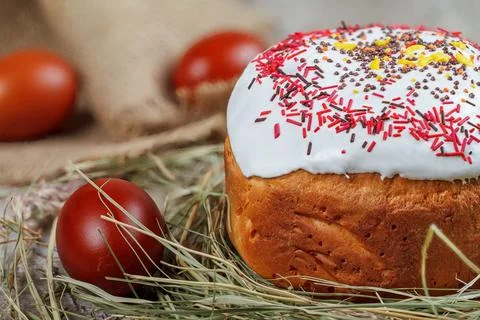 Festive Easter cake on a light background Foto stock