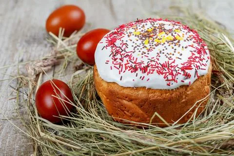 Festive Easter cake on a light background 스톡 사진