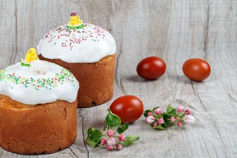 Festive Easter cake on a light background 스톡 사진