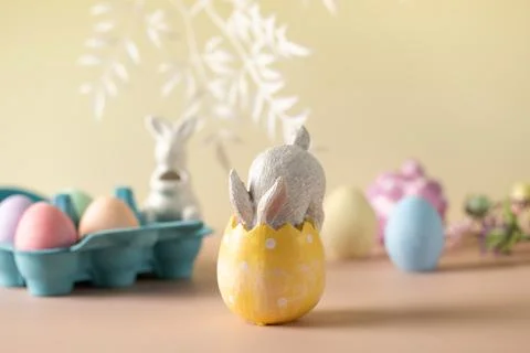 Festive Easter composition with a rabbit in an Easter egg on a floral background Foto stock