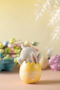 Festive Easter composition with a rabbit in an Easter egg on a floral background Foto stock