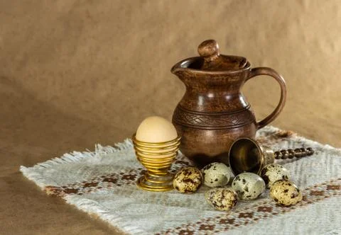 Festive Easter still life with eggs and earthenware jug. Blank for postcards. Fotos de archivo