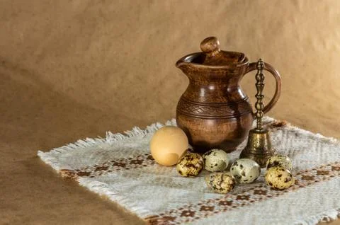 Festive Easter still life with eggs and earthenware jug. Blank for postcards. Foto stock