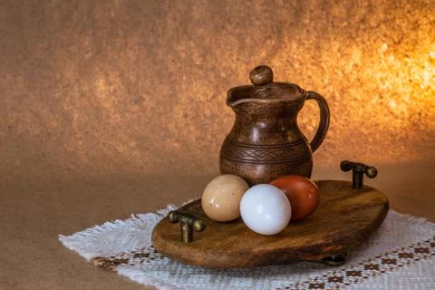 Festive Easter still life with eggs and earthenware jug. Blank for cards. Foto stock