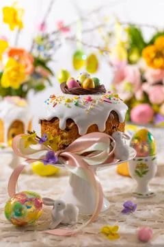 Festive Easter table setting. Easter cake, Easter Eggs, Flower arrangements.. Stock Photos