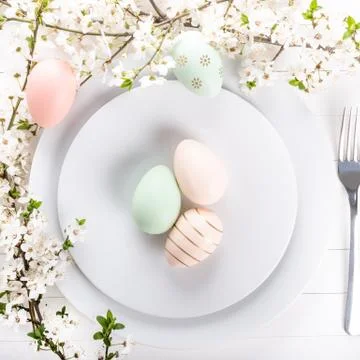 Festive easter table setting, holiday table home decor Foto stock