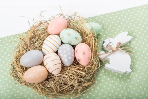Festive easter table setting, holiday table home decor Stock-Fotos