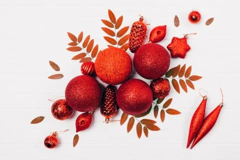 Festive flat lay composition of red tree toys 库存照片