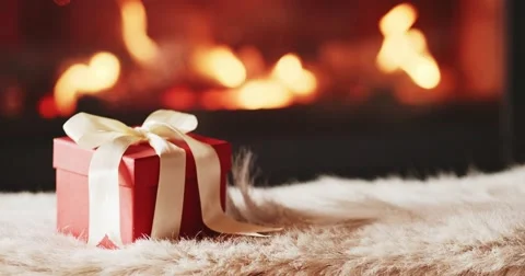 Festive Gift Box standing by the Burning Fireplace. 4K SLOW MOTION 120FPS 库存影片 69261674