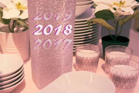 Festive New Year table setting with dishes. Foto stock