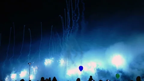 Festive night salute. Vídeo Stock 106834389