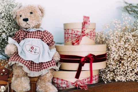 Festive packaging concept. Round boxes with gifts, decorated with a red ribbon Fotos Stock