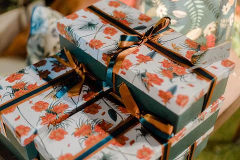 Festive scene featuring an array of wrapped presents on a table, creating an inv Fotos de archivo