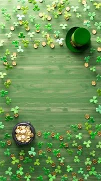 Festive St Patricks Day background with green leprechaun hat, pot of gold c.. Stock Illustration