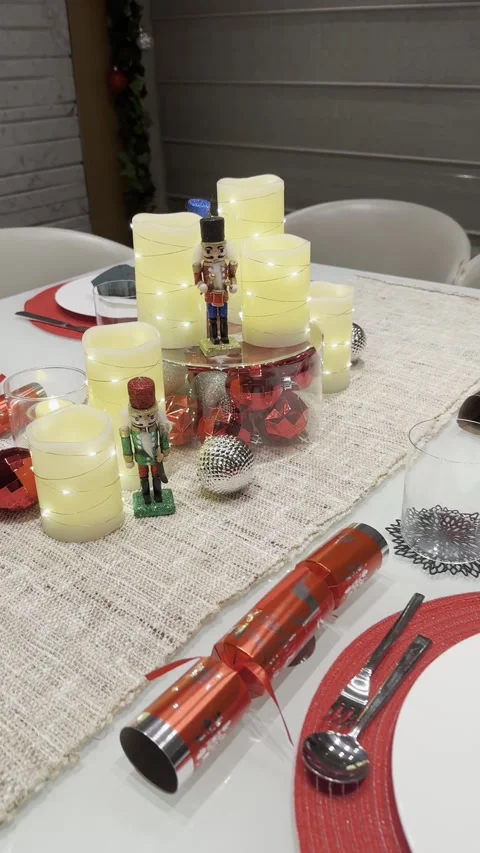 Festive table setting with candles and christmas decorations in cozy indoor Video stock 320499838