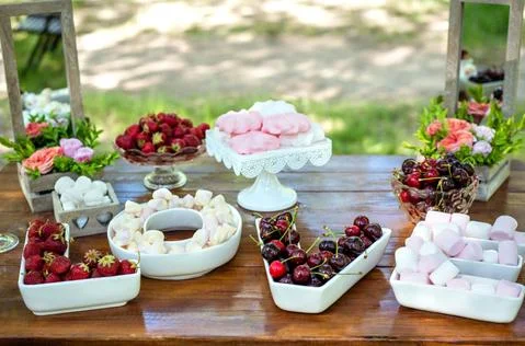 Festive table setting with fruit and marshmallows. Wedding decor. Stock Photos