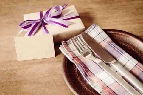 Festive Table Setting with Postcard and Present. 스톡 사진