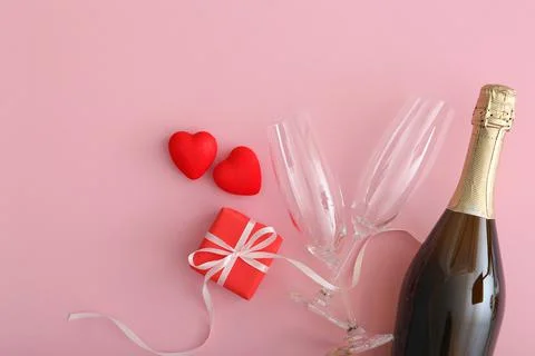 Festive table setting for Valentine's Day Stock-Fotos