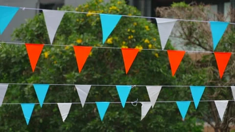 Festive triangular bunting decorations rows for family garden party Vídeo Stock 323785508