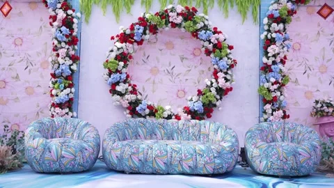 Festive Wedding Stage Setup with Circular Flower Frames and Sofas Vídeos de archivo 325062793