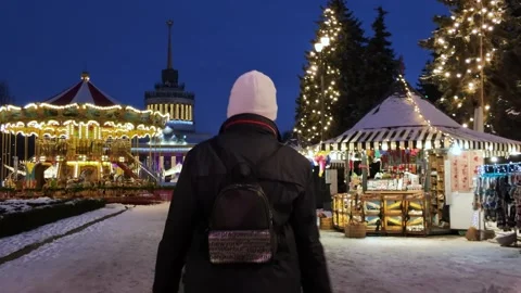 Festive winter evening at a glowing carousel and market in Kyiv Stock-Footage 303910981
