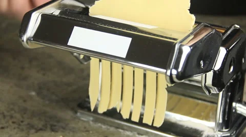 Fettuccine Being Made With A Pasta Maker 스톡 동영상 45901704