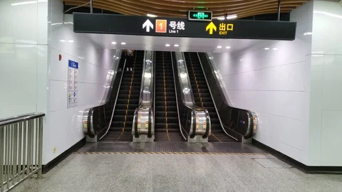 Few Masked People at Empty Subway Station Escalator in China Due to Quarantine 動画素材 124678090