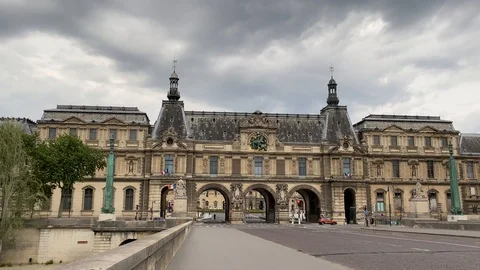 A few weeks before containment Paris will resume his rhythm of life Stock Footage 129415394