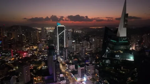 F&amp;F Tower and Towerbank in Panama City Skyscrapers Skyline at Sunset 2026/7/1 動画素材 337940995